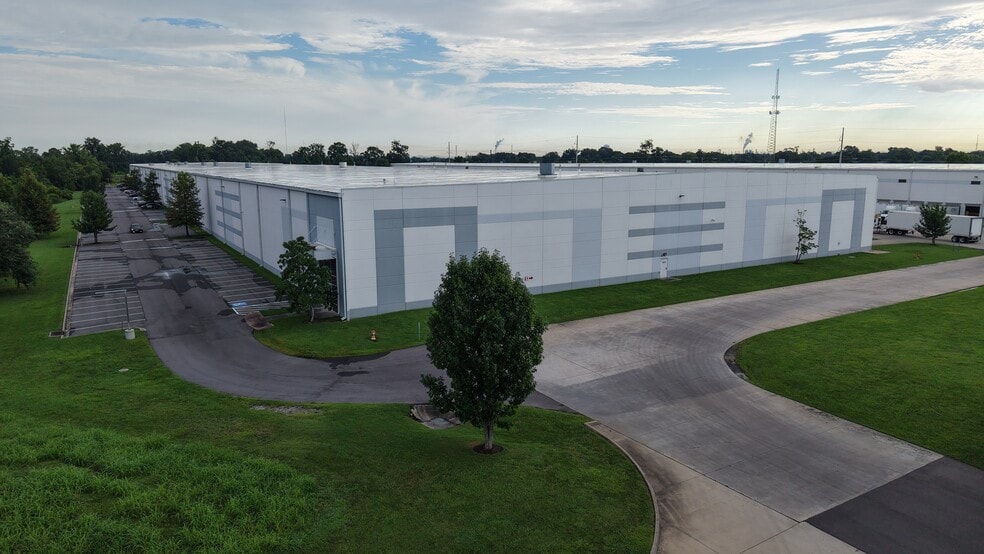 More Photos Of 1870 Grand Terre Ln, Port Allen Distribution For Lease