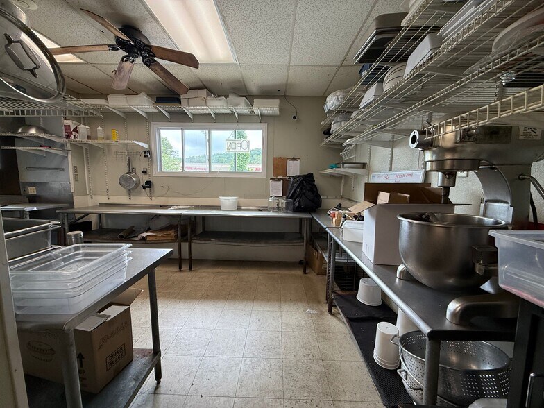 More Photos Of 643 Chandler St, Worcester Restaurant For Lease