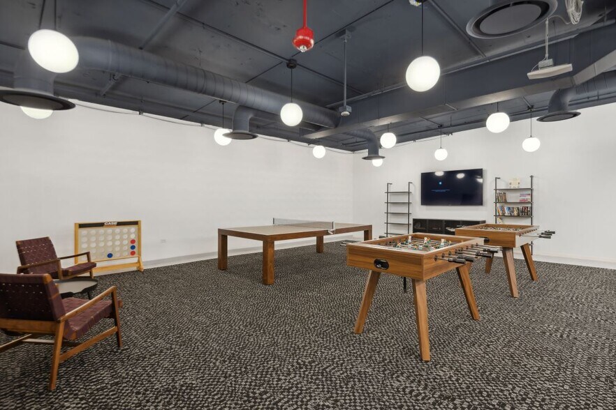 More Photos Of 711 Jorie Blvd, Oak Brook Office For Lease