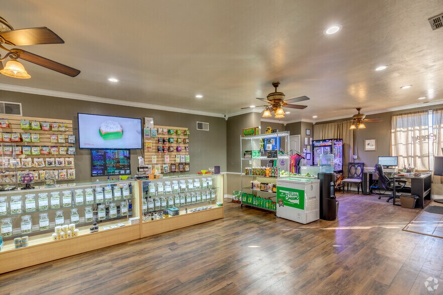 More Photos Of 1601 S Division St, Guthrie Freestanding For Lease