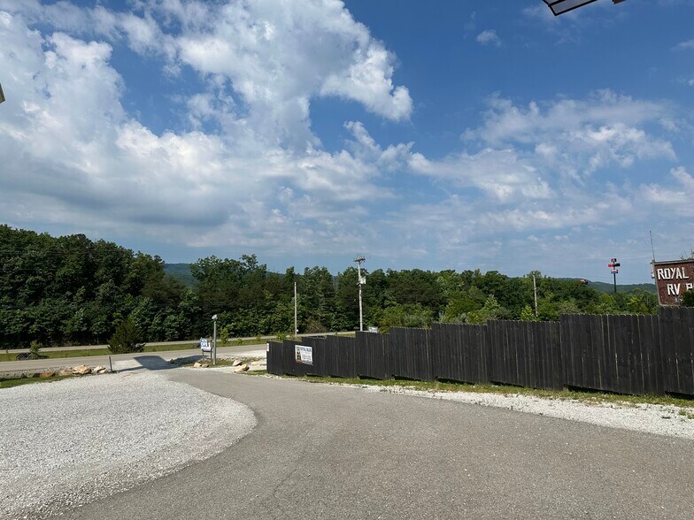 More Photos Of 277 Luther Seiber Blvd, Pioneer Restaurant For Sale