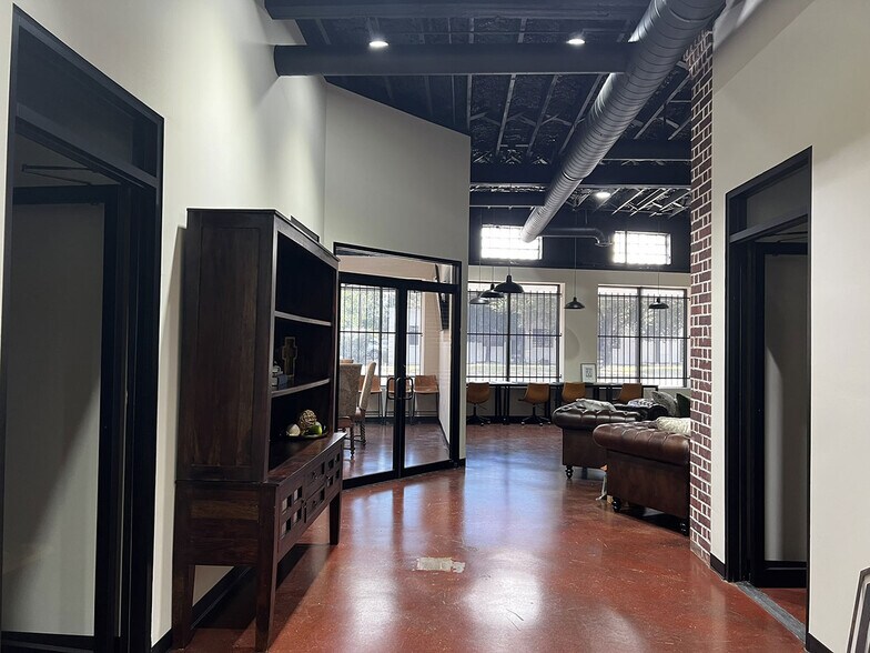 More Photos Of 3602 Navigation Blvd, Houston Freestanding For Sale