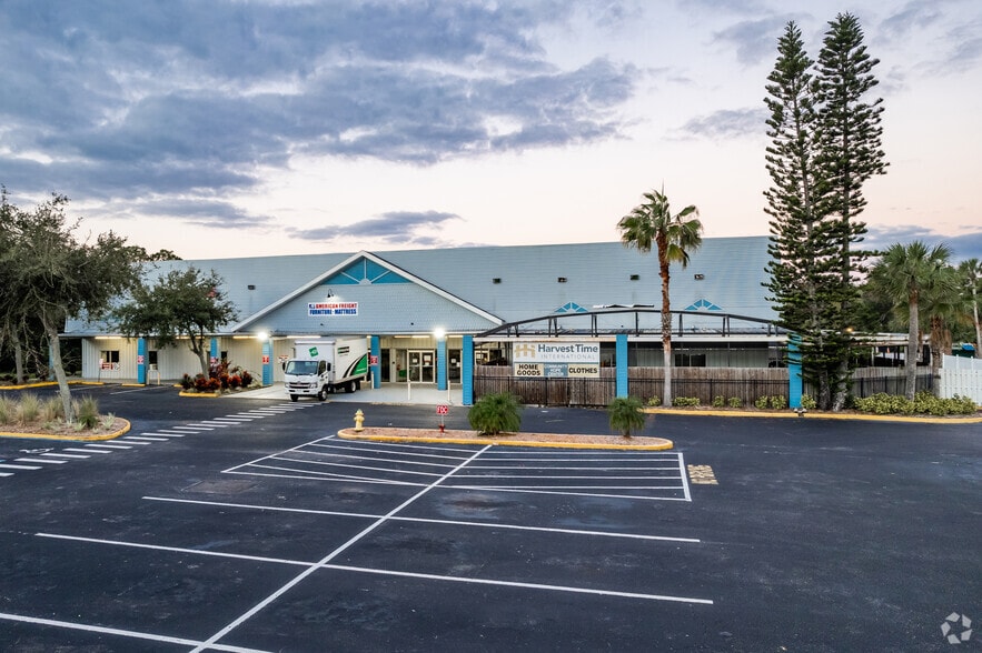 More Photos Of 3350 S Ridgewood Ave, Port Orange Showroom For Lease