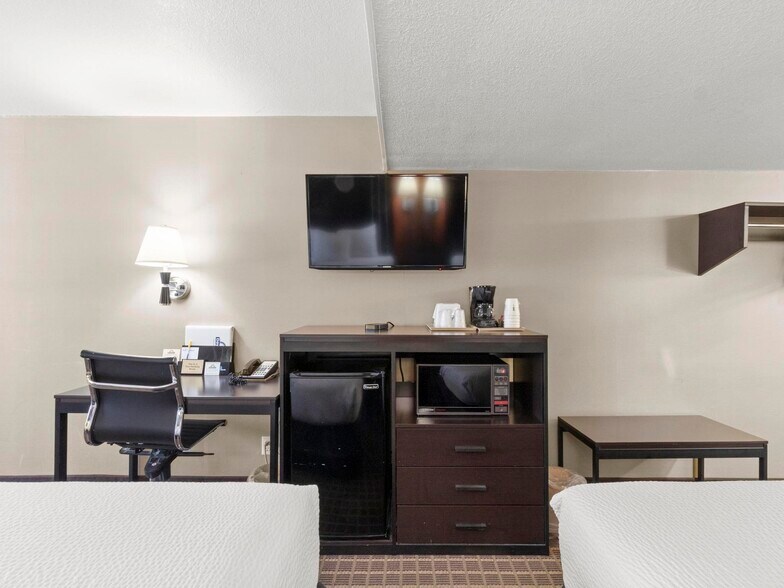 More Photos Of 1500 Idaho St, Elko Hotel For Sale