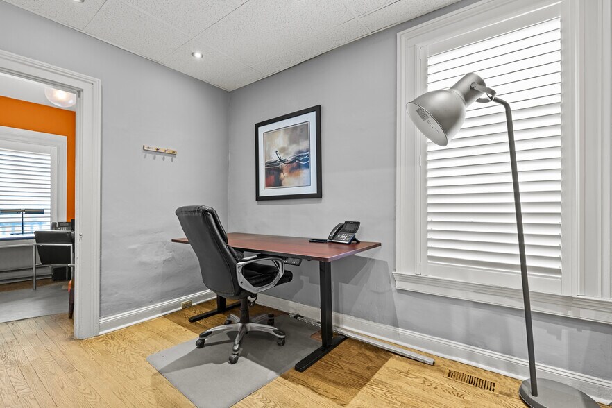 More Photos Of 196 King St, St Catharines Office For Sale