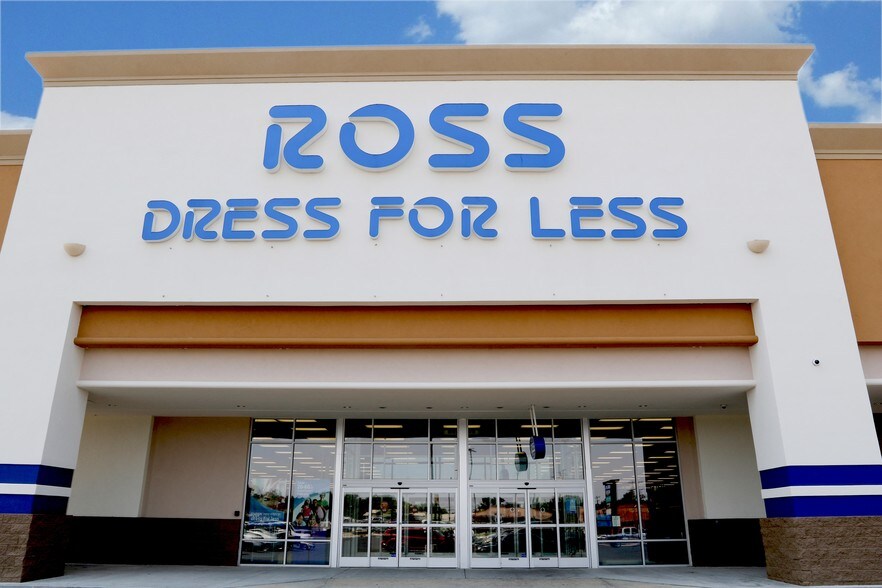 More Photos Of 801-811 W Pierce St, Carlsbad Department Store For Sale