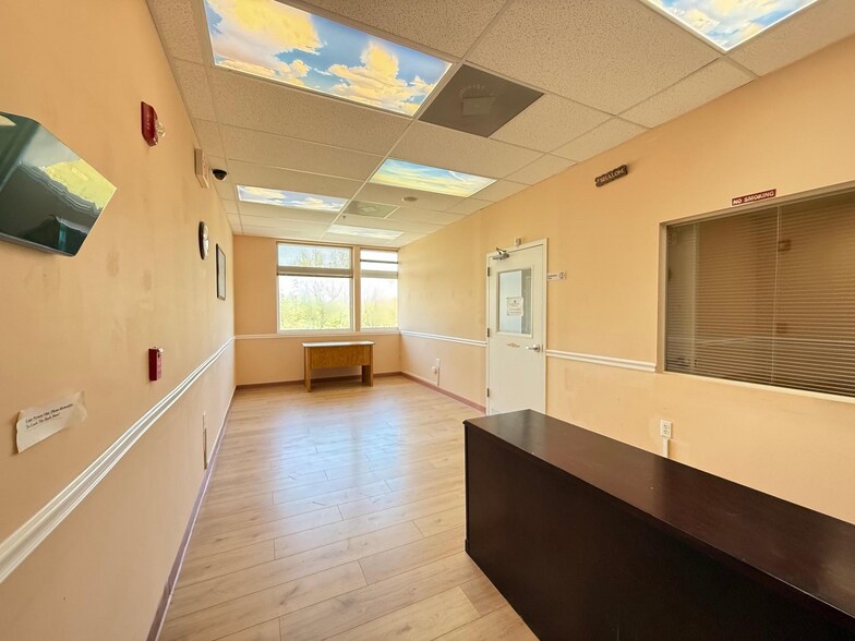 More Photos Of 1374 Whitehorse Hamilton Square Rd, Hamilton Office For Sale