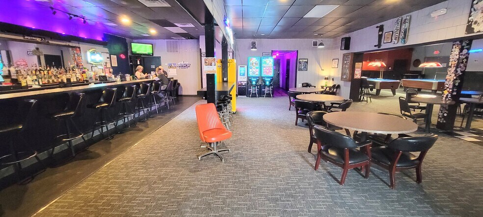 More Photos Of 118 E Jackson Ave, Iola General Retail For Sale