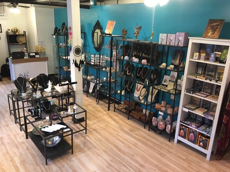 More Photos Of 3439-3441 N Broadway St, Chicago General Retail For Lease