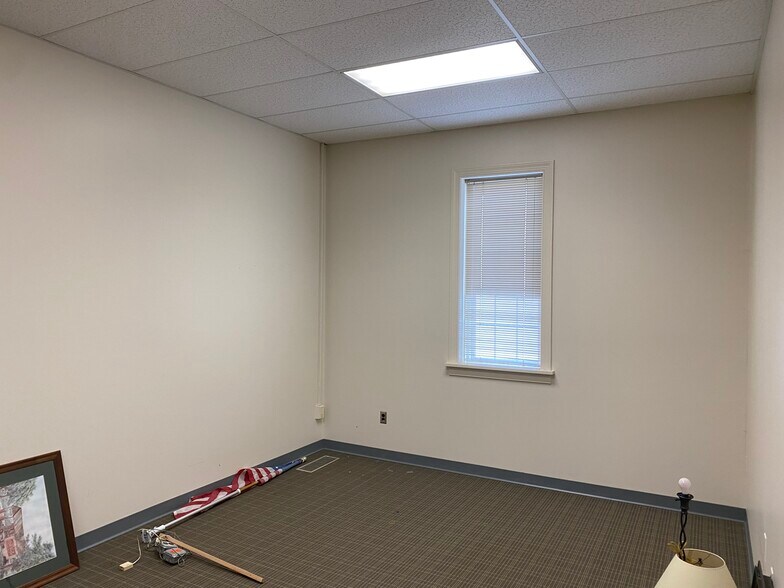 More Photos Of 1496 Anderson Hwy, Cumberland Bank For Lease