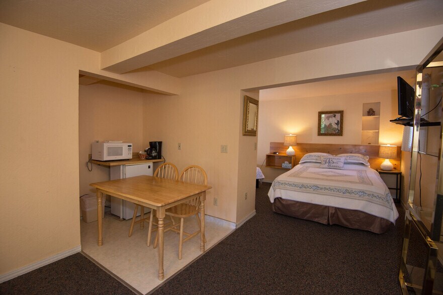 More Photos Of 20250 Highway 116, Monte Rio Hotel For Sale