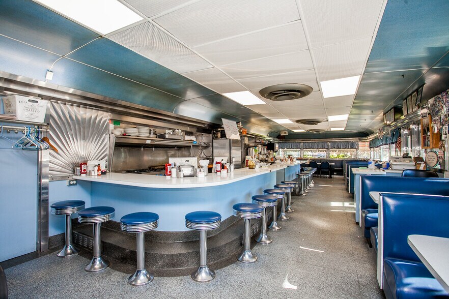 More Photos Of 6053 Ridge Ave, Philadelphia Restaurant For Sale