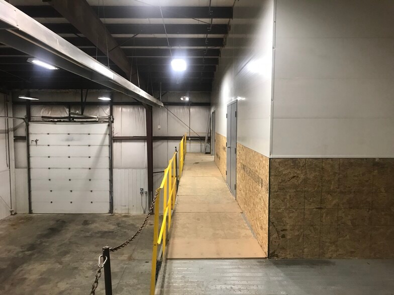 More Photos Of 18 Burnt Valley Ave, Red Deer Industrial For Sale