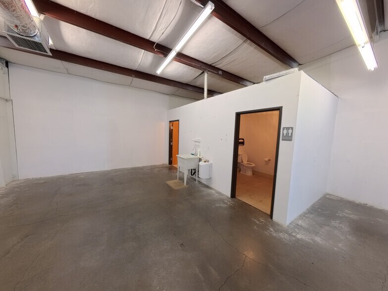 More Photos Of 635 SE Business Way, Bend Showroom For Sale