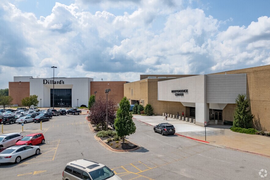 More Photos Of 18809 E 39th St S, Independence Department Store For Sale