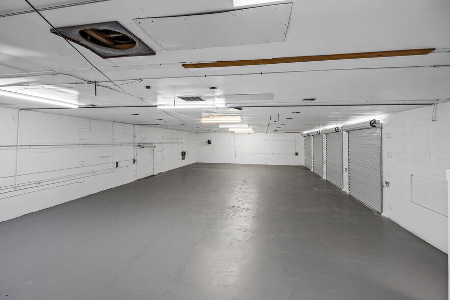 More Photos Of 128 Tomahawk Dr, Indian Harbour Beach Warehouse For Lease