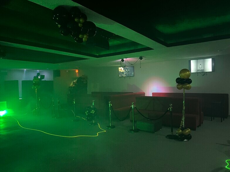 More Photos Of 1134 Lee St, Zanesville Bar For Sale