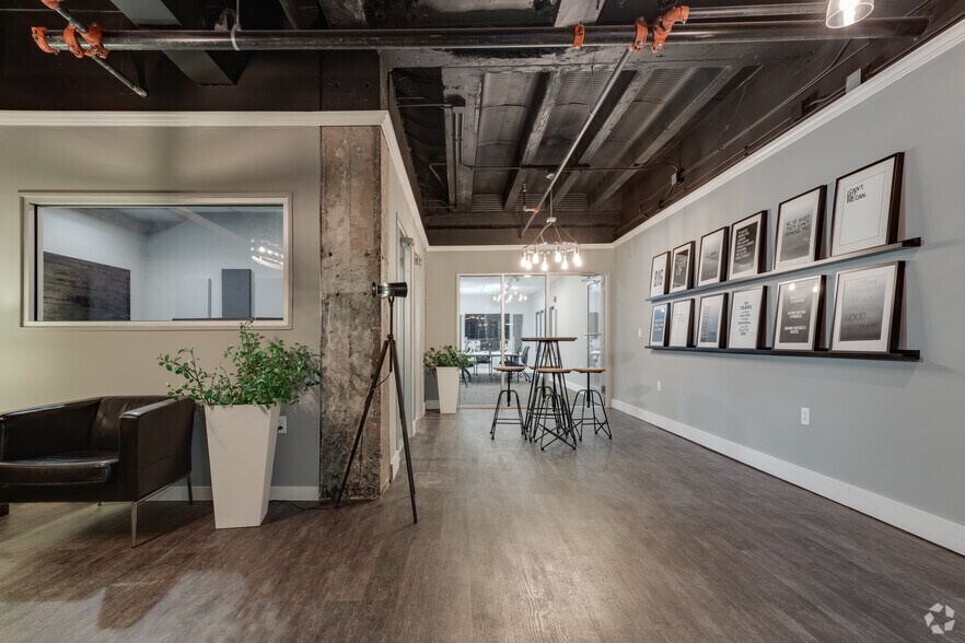 More Photos Of 200 S Washington Sq, Lansing Medical For Lease