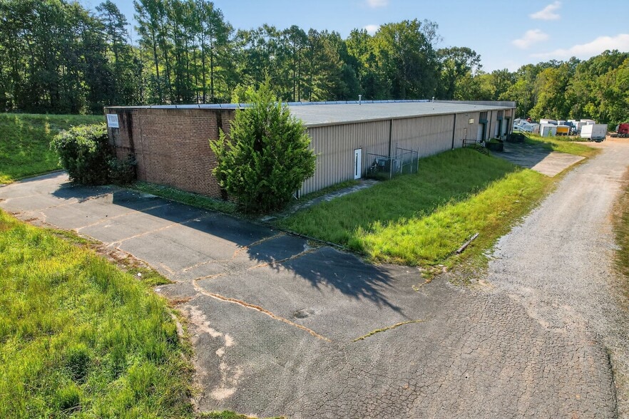 More Photos Of 1101 Roberts Ln, High Point Warehouse For Lease