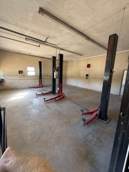 More Photos Of 5785 Tennessee 226, Savannah Flex For Lease