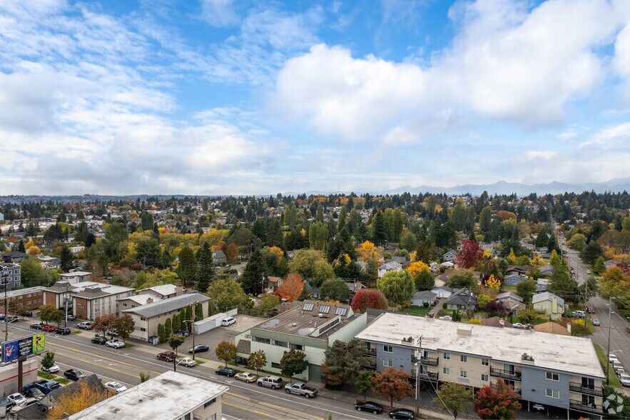 More Photos Of 9241 Greenwood Ave N, Seattle Office For Sale