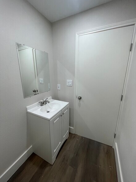 More Photos Of 615 FM 371, Gainesville Showroom For Sale