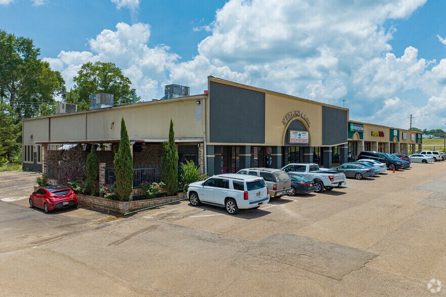 More Photos Of 5750 I 55 South, Byram Storefront For Sale