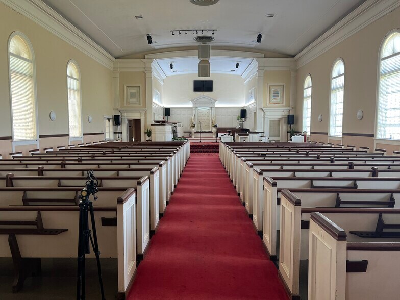 More Photos Of 1715 Market St, Baytown Religious Facility For Sale