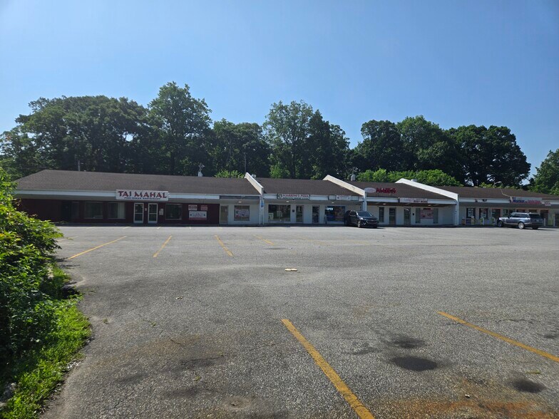 More Photos Of 2300-2314 Carpenter Station Rd, Wilmington Storefront For Sale