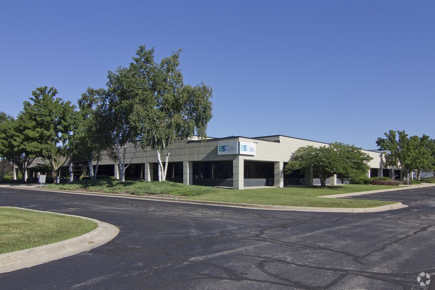 More Photos Of N25W23050 Paul Rd, Pewaukee Flex For Sale