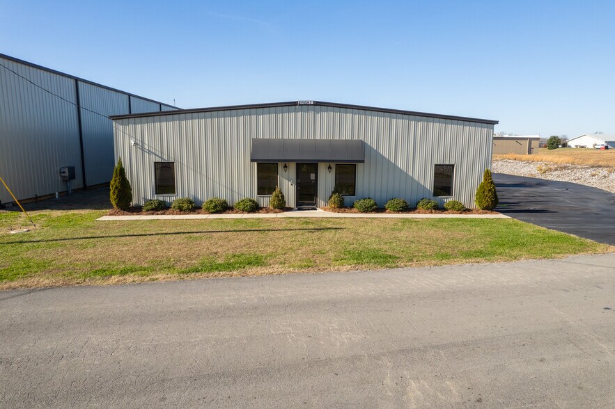 More Photos Of 252 Commerce Dr, Tompkinsville Warehouse For Sale