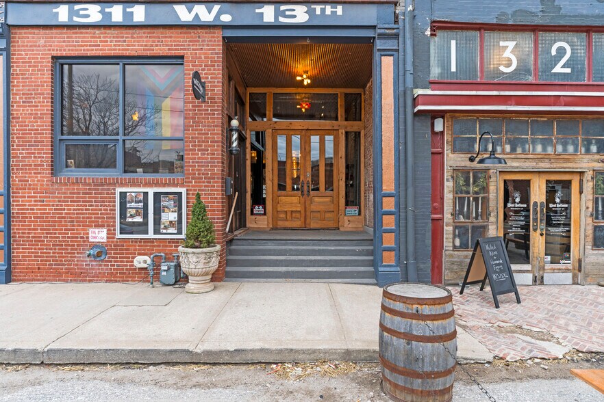 More Photos Of 1311 W 13th St, Kansas City Office For Sale