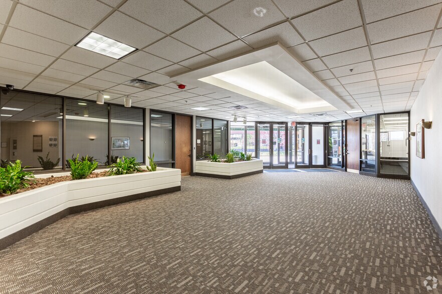 More Photos Of 8400 W 110th St, Overland Park Office For Sale