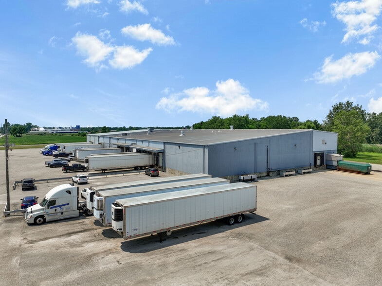 More Photos Of 400 Great Lakes Pky, Bellevue Warehouse For Sale