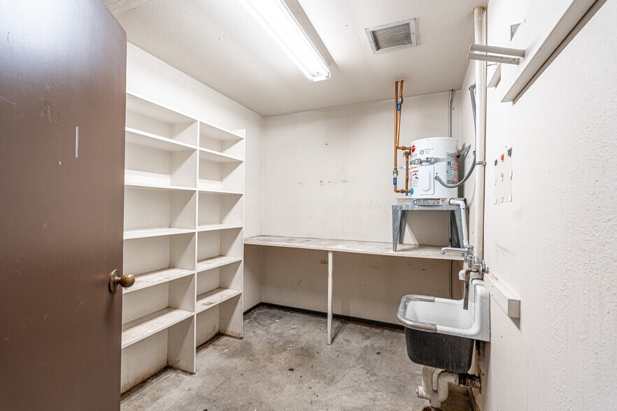 More Photos Of 2495 Lakeshore Dr, Lake Elsinore Bank For Sale