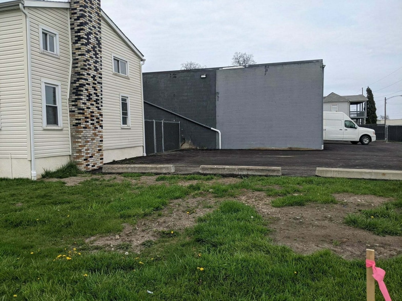 More Photos Of 1400 Bliss St, Columbus Warehouse For Lease