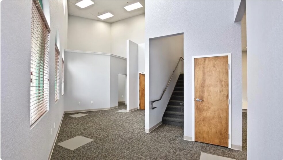 More Photos Of 6881 Kingspointe Pky, Orlando Flex For Lease