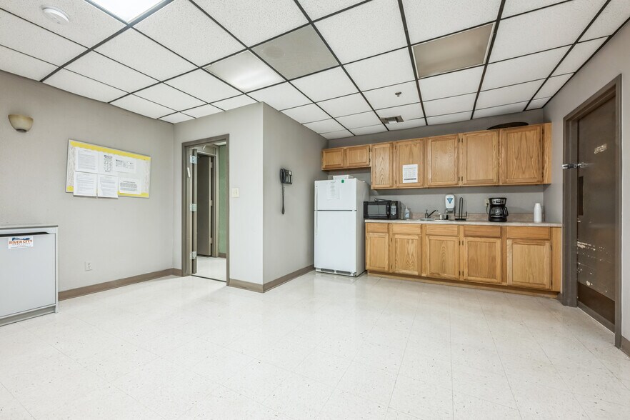 More Photos Of 2169 Commerce Blvd, Irondale Office For Sale