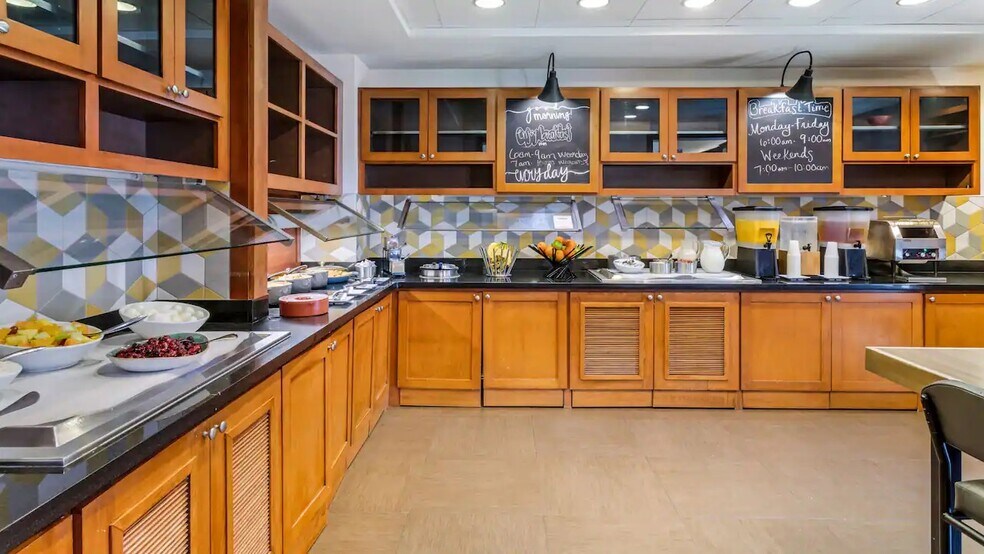 More Photos Of 300 Ronan Park Pl, Houston Hotel For Sale