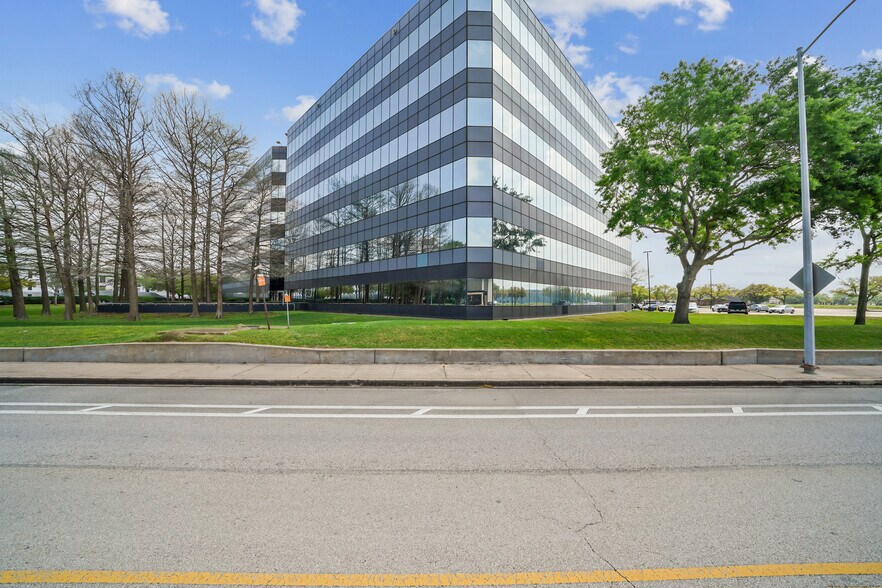 More Photos Of 1150 Gemini St, Houston Office For Lease