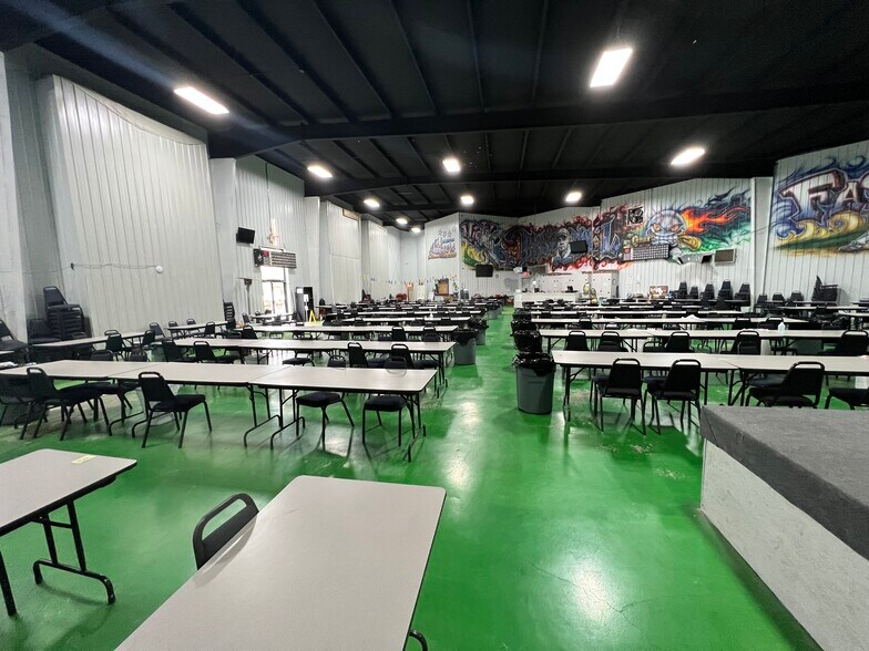 More Photos Of 1352 Laurel rd, London Sports And Entertainment For Lease