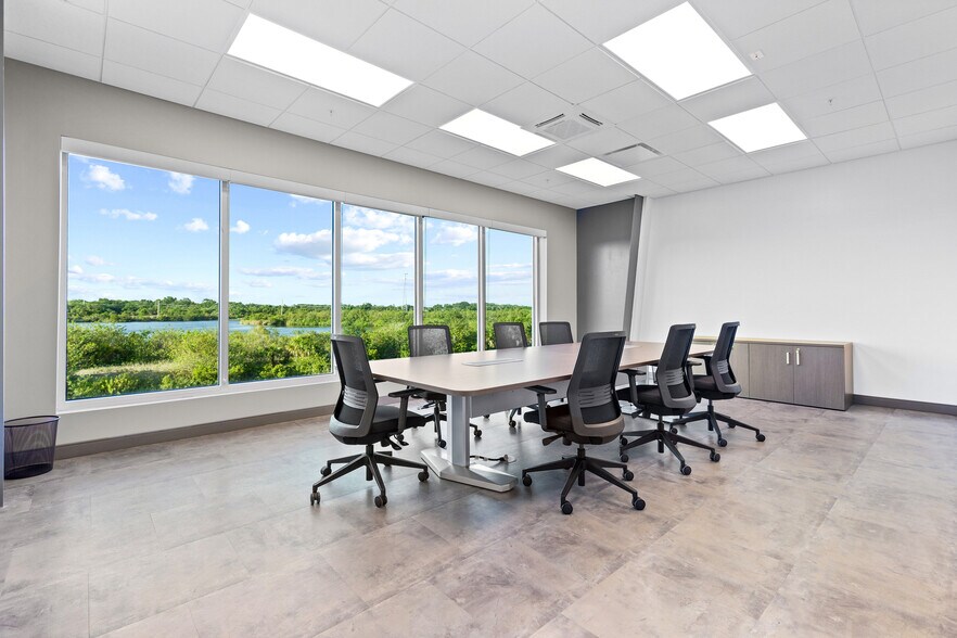 More Photos Of 350 Gus Hipp Blvd, Rockledge Warehouse For Lease