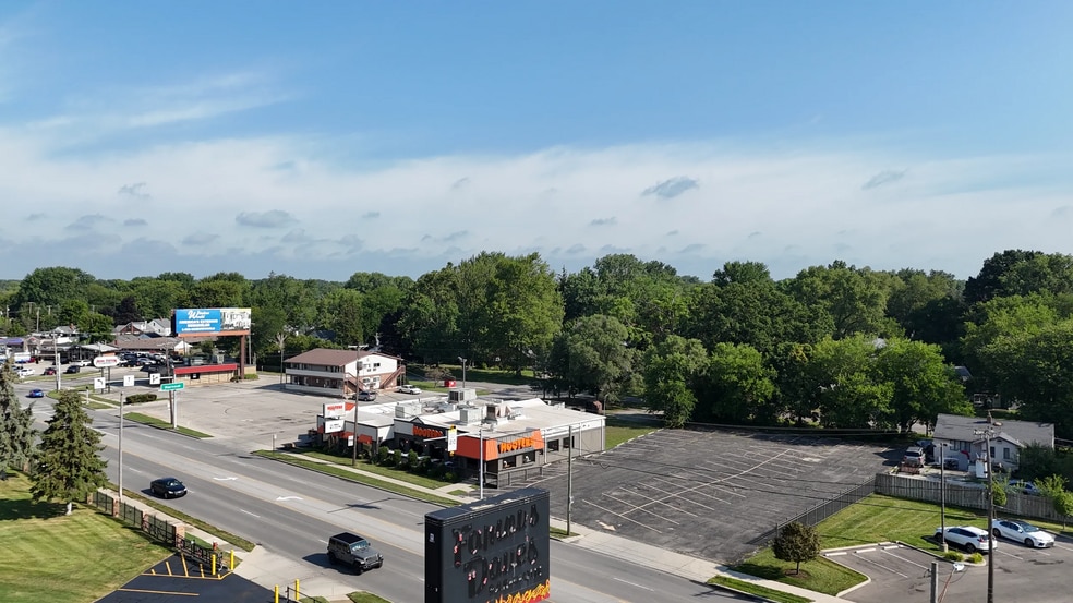 More Photos Of 4782 Monroe St, Toledo Restaurant For Lease