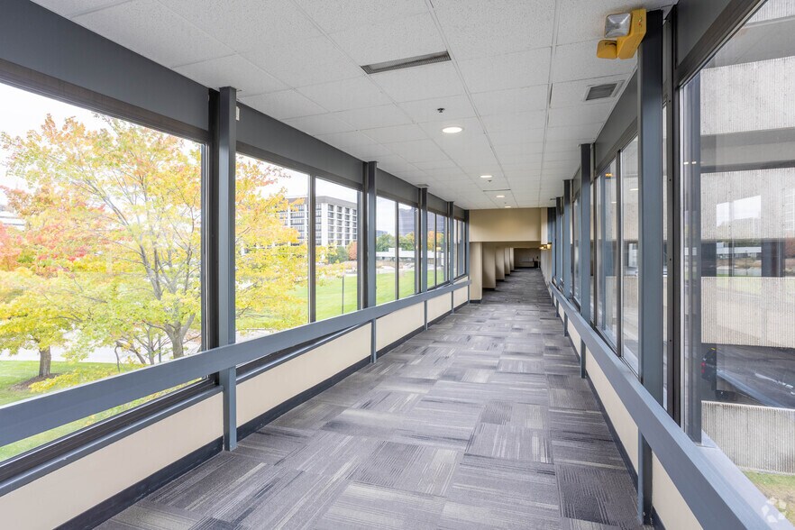 More Photos Of 435 Ford Rd, Saint Louis Park Office For Sale