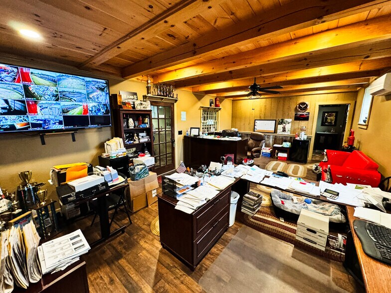More Photos Of 4 Nora Ln, Pomfret Warehouse For Sale