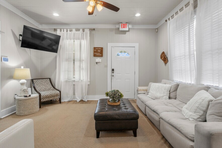 More Photos Of 1705 Government St, Ocean Springs Office For Sale