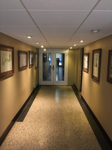 More Photos Of 194-200 Poplar Ave, Memphis Office For Lease