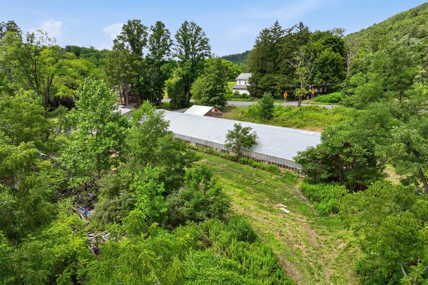 More Photos Of 429 Riverview Dr, Walnutport Flex For Sale