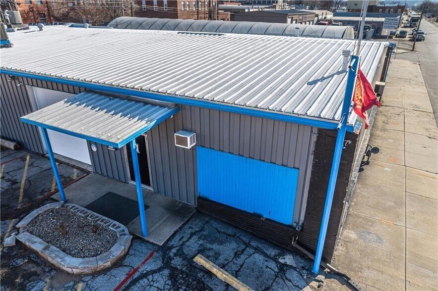 More Photos Of 701 S 8th St, Saint Joseph Light Distribution For Lease