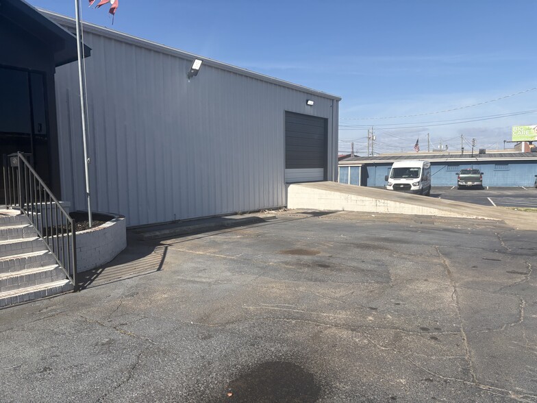 More Photos Of 2518 Memorial Pky SW, Huntsville Flex For Lease